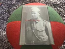 Valokuvasuurennos sotilaasta - Suurennusliike Oy Suomi Ab