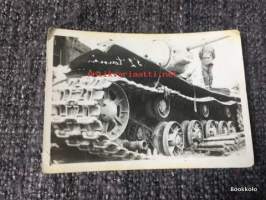 Vanha panssarivaunu telaketju - valokuva v.1948