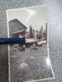 Suoma ystävineen veneretkellä Tampereelta Vesilahdelle 1935 -valokuva