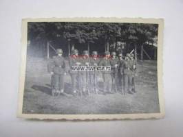 Vielä naurattaa -saksalainen sotilasvalokuva